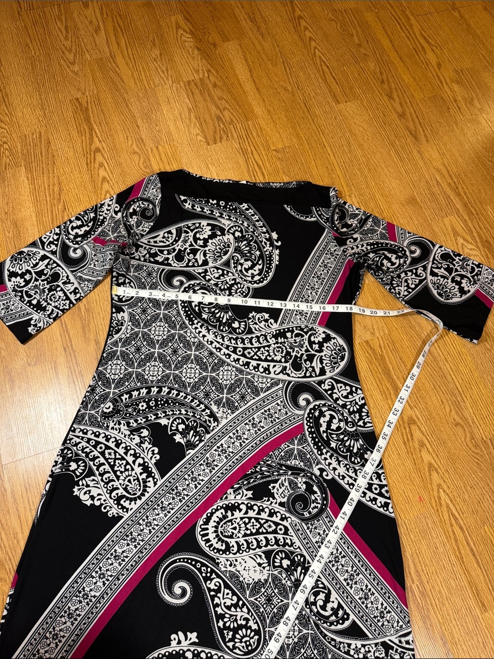 Lightweight and Flattering Black and White Paisley Sheath Dress with Pink Trim - Picture 7 of 7